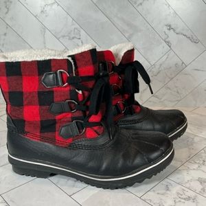 Excellent condition JBU red black buffalo plaid boots 9
